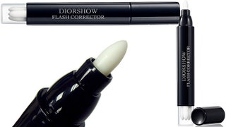 Карандашкорректор Diorshow Flash Corrector — гроза неровных линий и излишков в макияже.