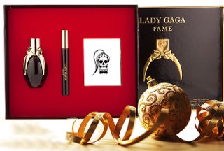 Подарочный набор Fame от Lady Gaga парфюмерная вода парфюмерная вода в миниупаковке и переводная татуировка.