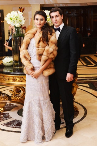 Каролина Сафина в платье Chanel Couture и жакете RinDi и ее возлюбленный Владимир Зотов.
