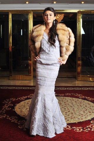 Каролина Сафина в платье Chanel Couture и жакете RinDi.