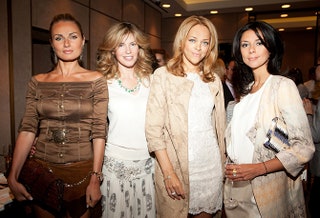 Татьяна Ершова и Люба Абрамова с подругами.