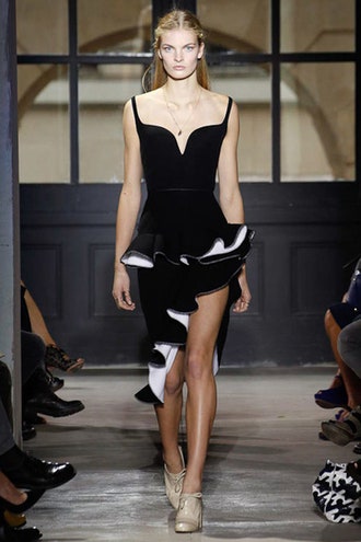 Неделя моды в Париже показ Balenciaga