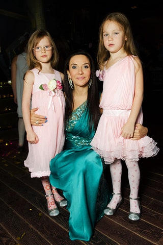 Ирина Чайковская с дочерьми.