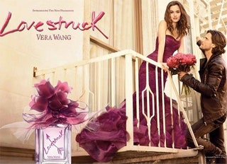Лейтон Мистер на рекламном постере для аромата Lovestruck от Vera Wang .