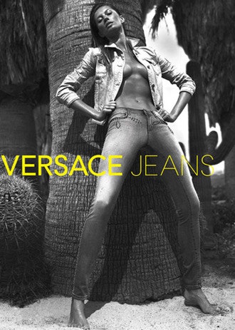 Жизель Бундхен топлесс для Versace