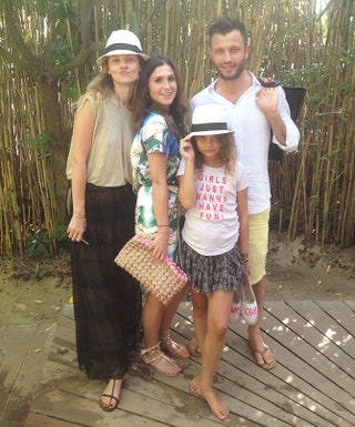 Катя Мухина с семьей и Лаура Джугелия.