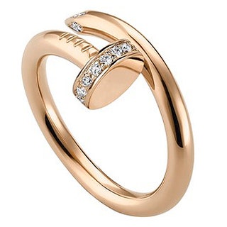 Кольцо из розового золота с бриллиантами.
