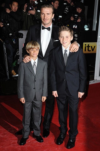 Дэвид Бекхэм с сыновьями.
