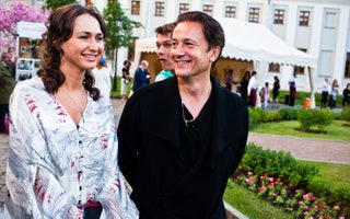 Олег Меньшиков  с супругой Анастасией.