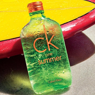 Аромат CK One Summer от Calvin Klein во флаконе с эффектом колотого льда