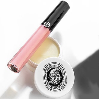 Блеск для губ Gloss dArmani Pink от Giorgio Armani Cosmetics  и бальзам для губ Soothing Lip Balm от Diptyque