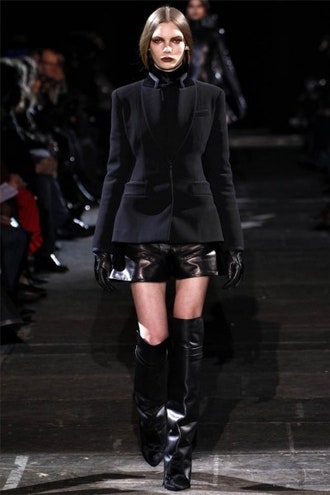 Неделя моды в Париже показ Givenchy