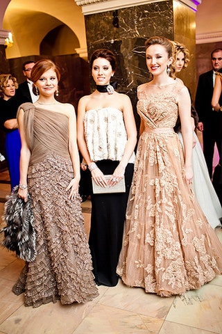 Мария Парфенова в Elie Saab Haute Couture Инга Меладзе в Alexis Mabille и Мария Титова в Elie Saab Haute Couture.