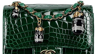 Для бутика Шанель на Петровке 7 создали коллекцию сумок с подвескамиматрешками