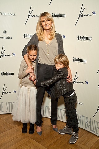 Яна с дочерью Никой и сыном Вадимом.