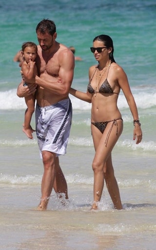 Марко Ярич Адриана Лима и их дочь на отдыхе в Майами.
