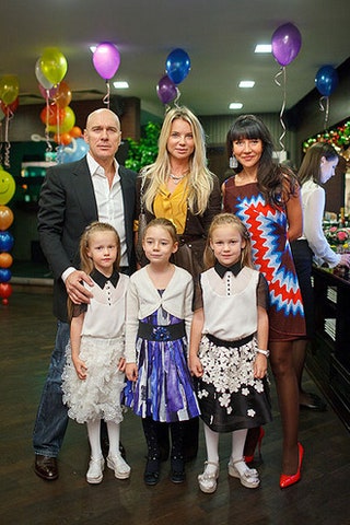 Валерий Михайлец Евгения Витрогон и Ирина Чайковская с детьми.