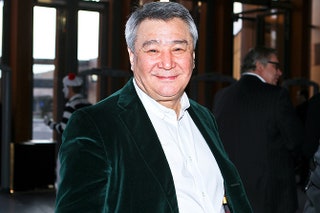 Алимжан Тохтахунов.