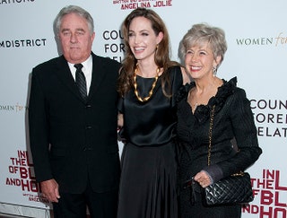 Анджелина Джоли с родителями Брэда Питта.