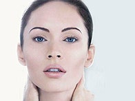 Меган Фокс и «новая кожа» от Armani Beauty