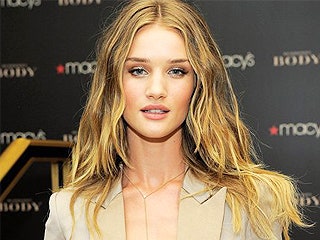 Рози Хантингтон-Уайтли на презентации Burberry