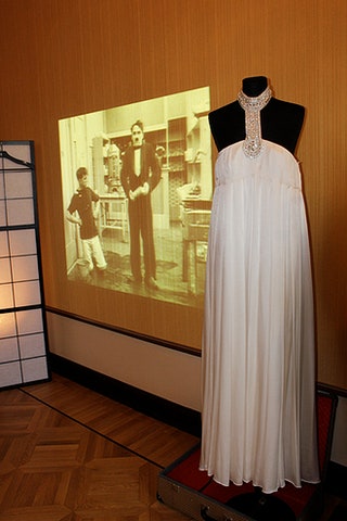 Платье Azzaro из свадебной коллекции pretaporte 1988 года Вика три часа выторговывала его у известной коллекционерши...