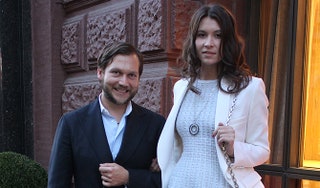Петр Аксенов и Елена Гаал в Столешниковом переулке.