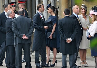 Дэвид и Виктория с клатчем Victoria Beckham.