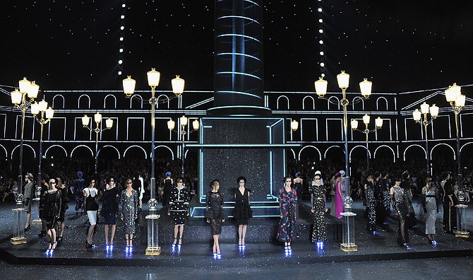 Грандиозный показ Chanel в Париже