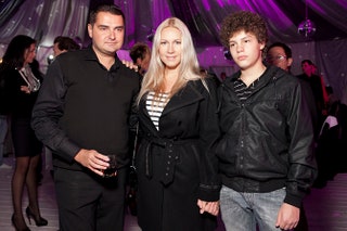 Артем Сорокин и Екатерина Одинцова с сыном.