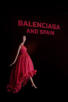 Один из экспонатов Balenciaga.