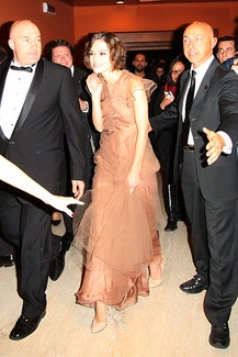 Кира Найтли в платье Valentino.