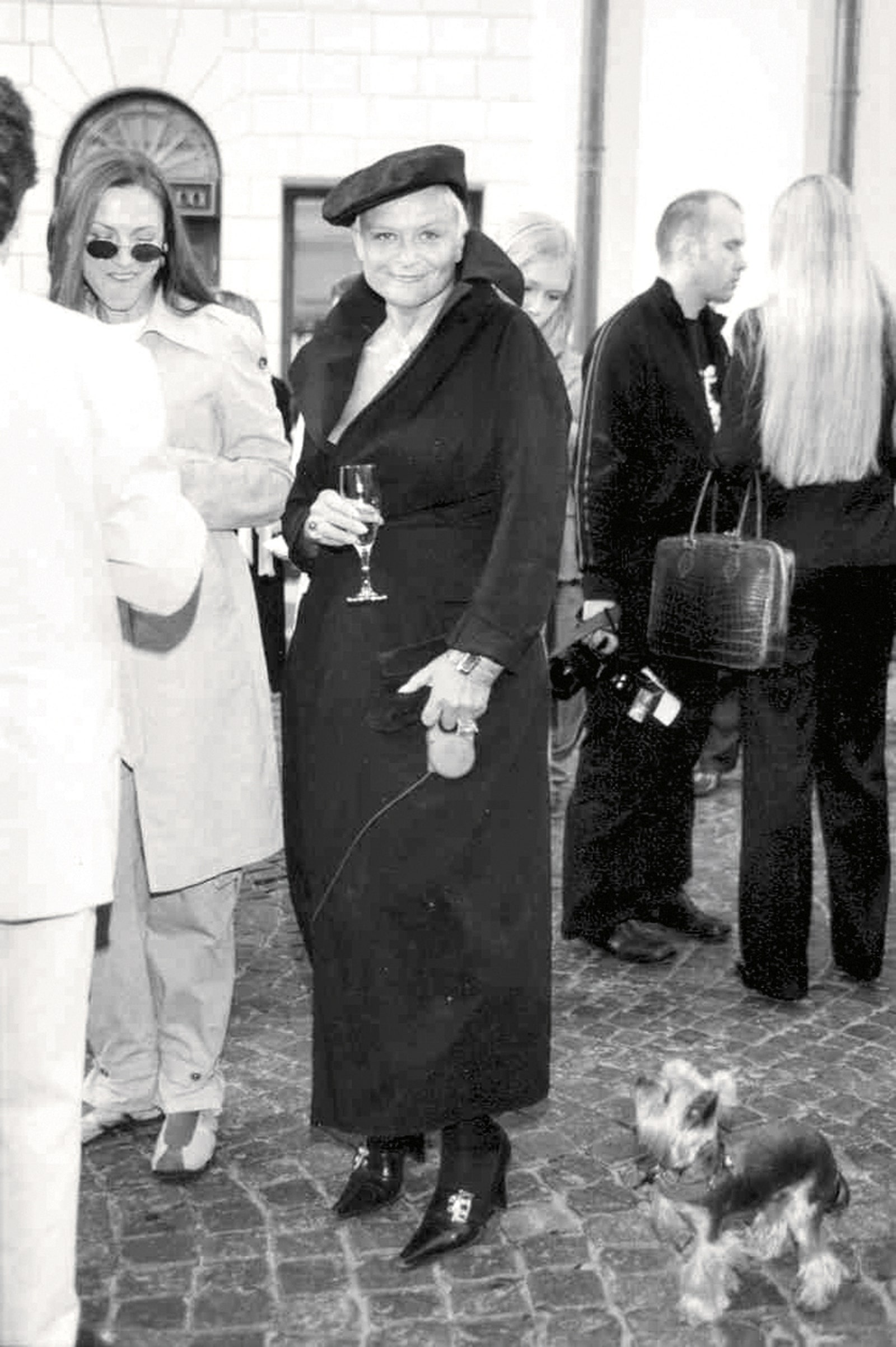 Журналист Светлана Конеген с йорком Дусей на ралли Bentley.