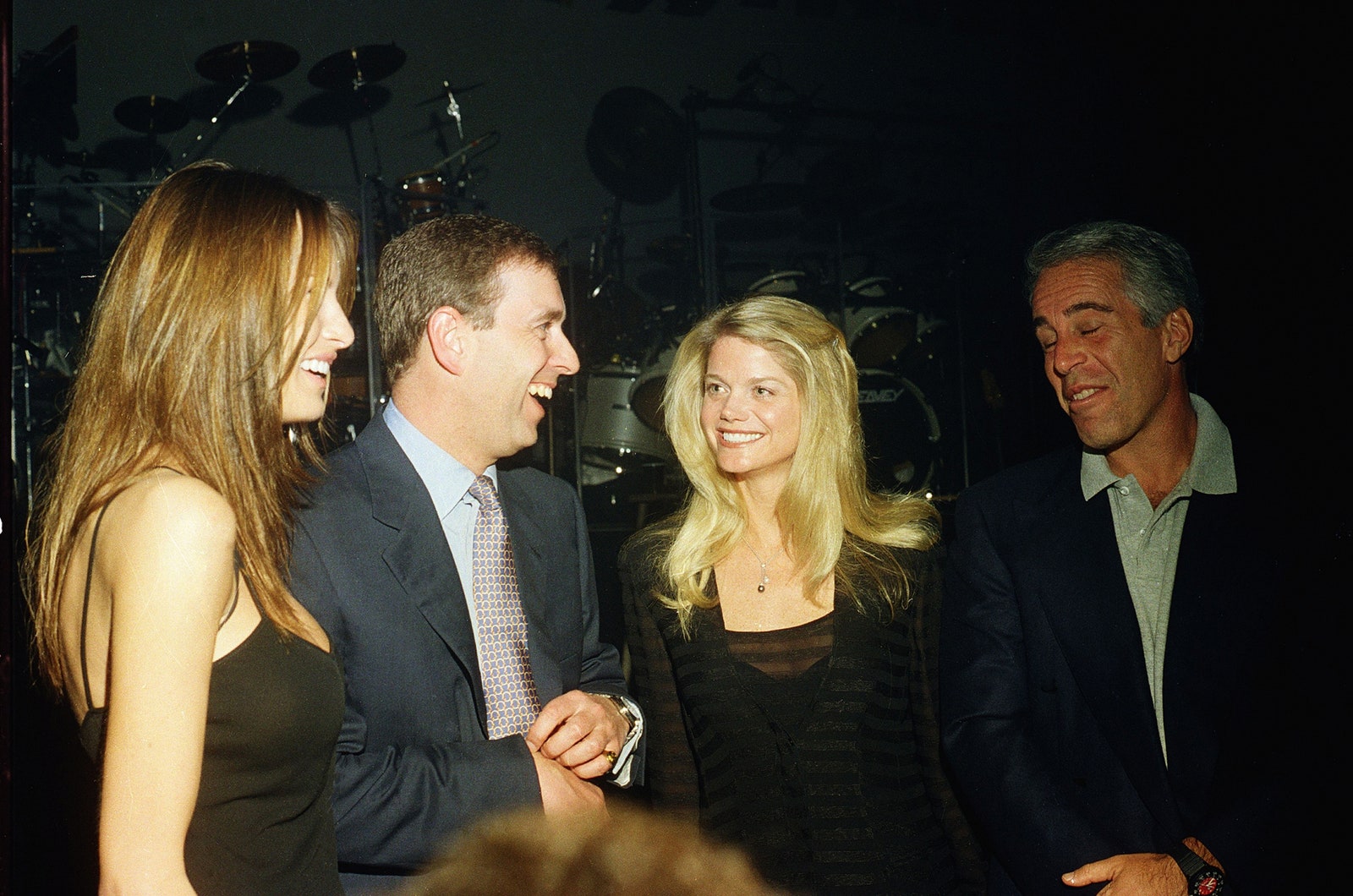 С Меланией Трамп финансистом Гвендолин Бек и бизнесменом Джеффри Эпштейном во Флориде 2000.