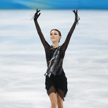 Фигуристки Анна Щербакова и Александра Трусова заняли первое и второе места на Олимпиаде