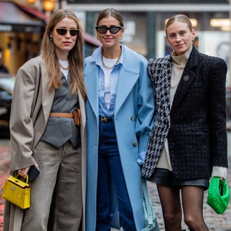Какую верхнюю одежду этой весной выбирают редакторы Tatler