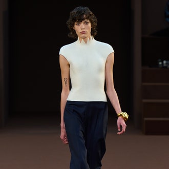 Широкие брюки, как на показе Loewe в Париже